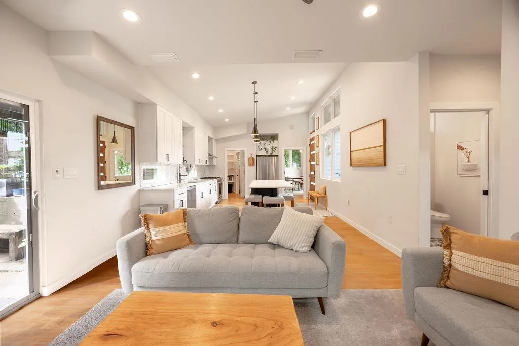 3923 E 16th Street Austin TX 78721