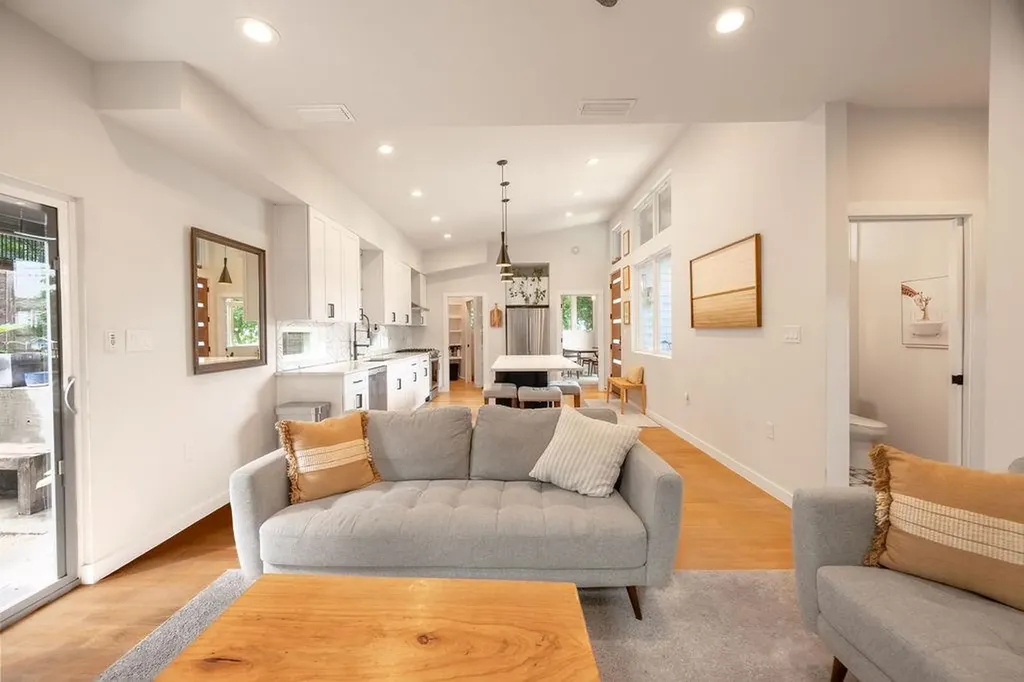 3923 E 16th Street Austin TX 78721