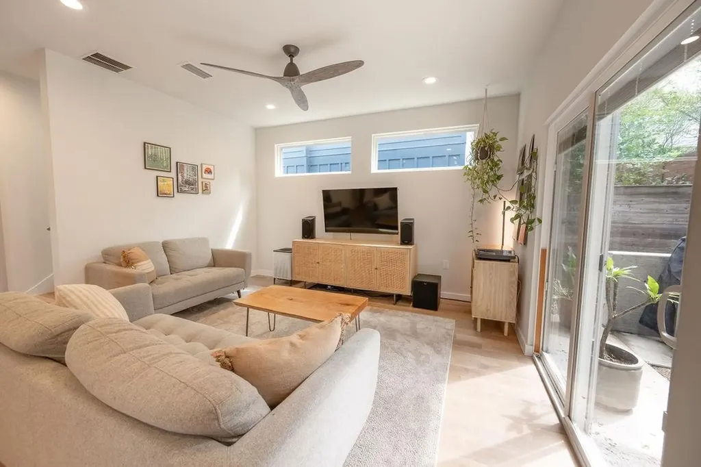 3923 E 16th Street Austin TX 78721
