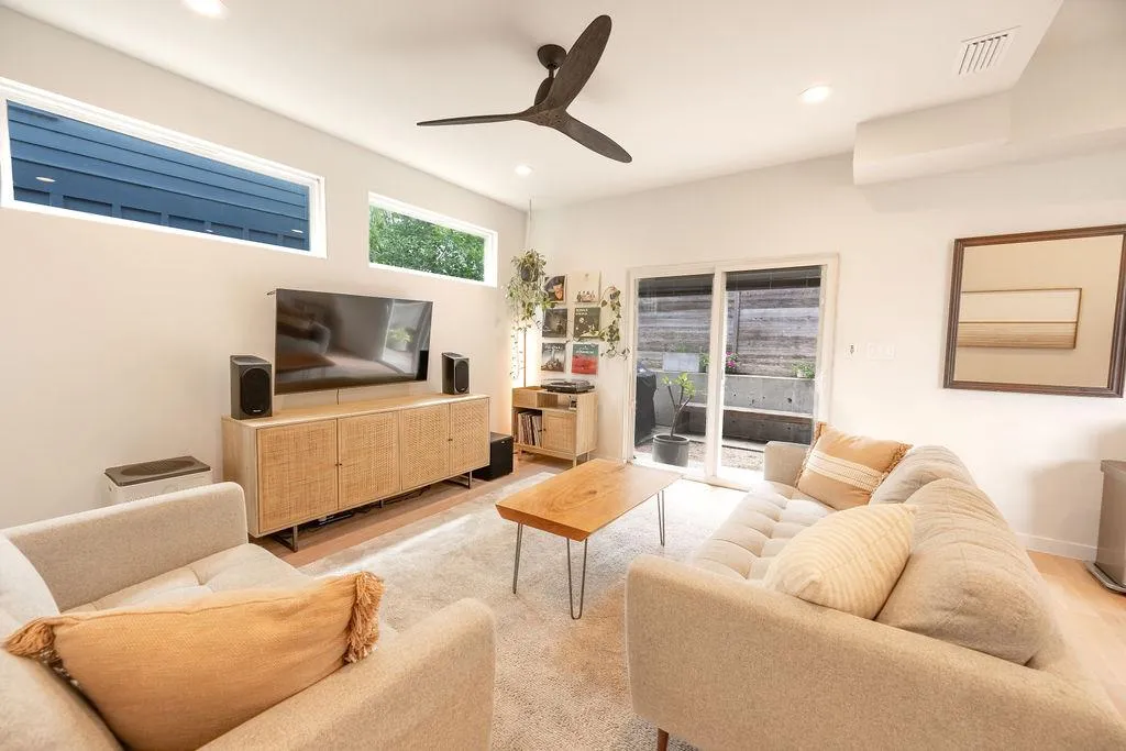 3923 E 16th Street Austin TX 78721