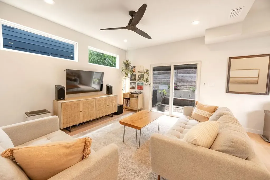 3923 E 16th Street Austin TX 78721