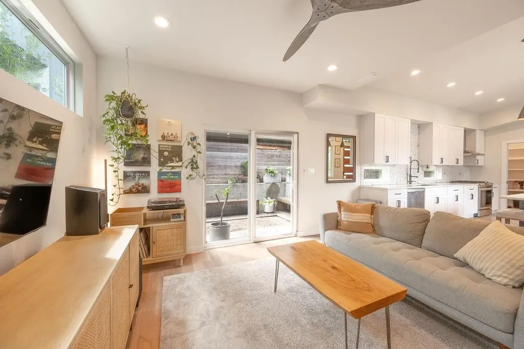3923 E 16th Street Austin TX 78721