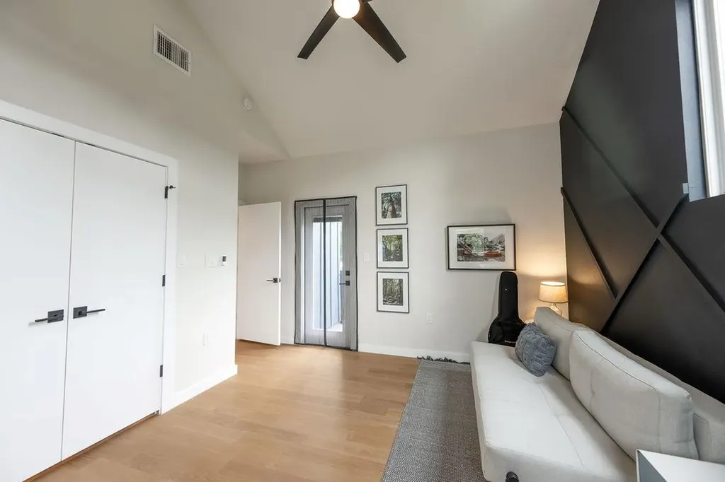 3923 E 16th Street Austin TX 78721