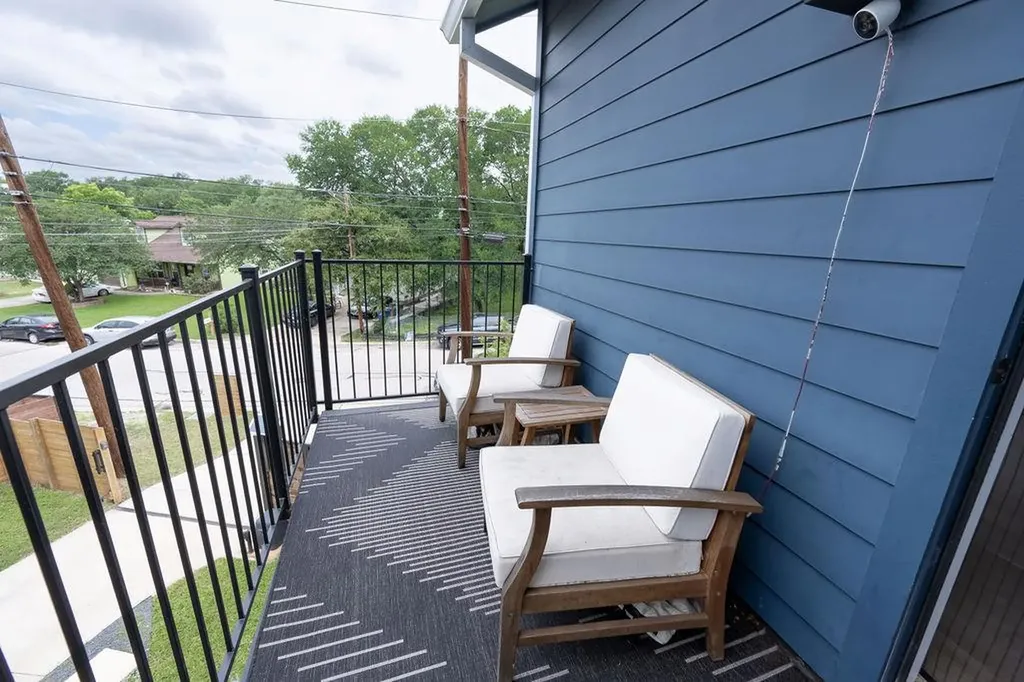 3923 E 16th Street Austin TX 78721