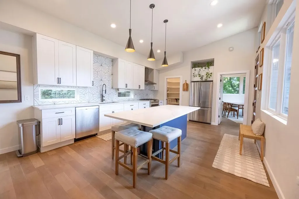 3923 E 16th Street Austin TX 78721