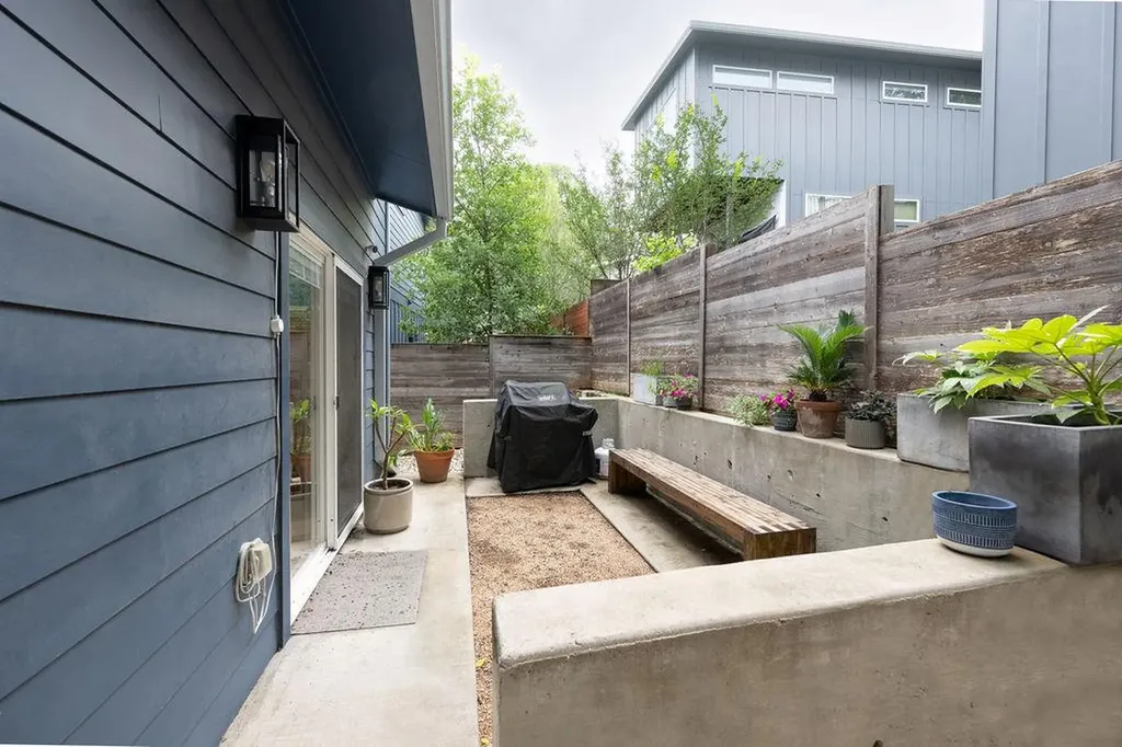 3923 E 16th Street Austin TX 78721