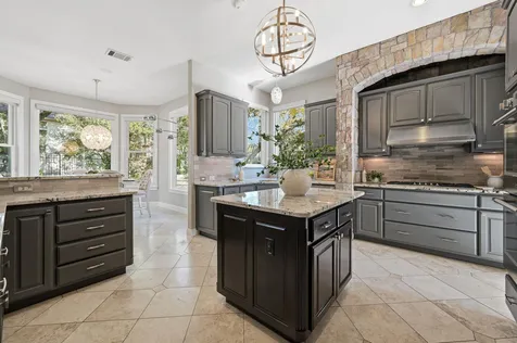 9808 Tree Bend Cove Austin TX 78750