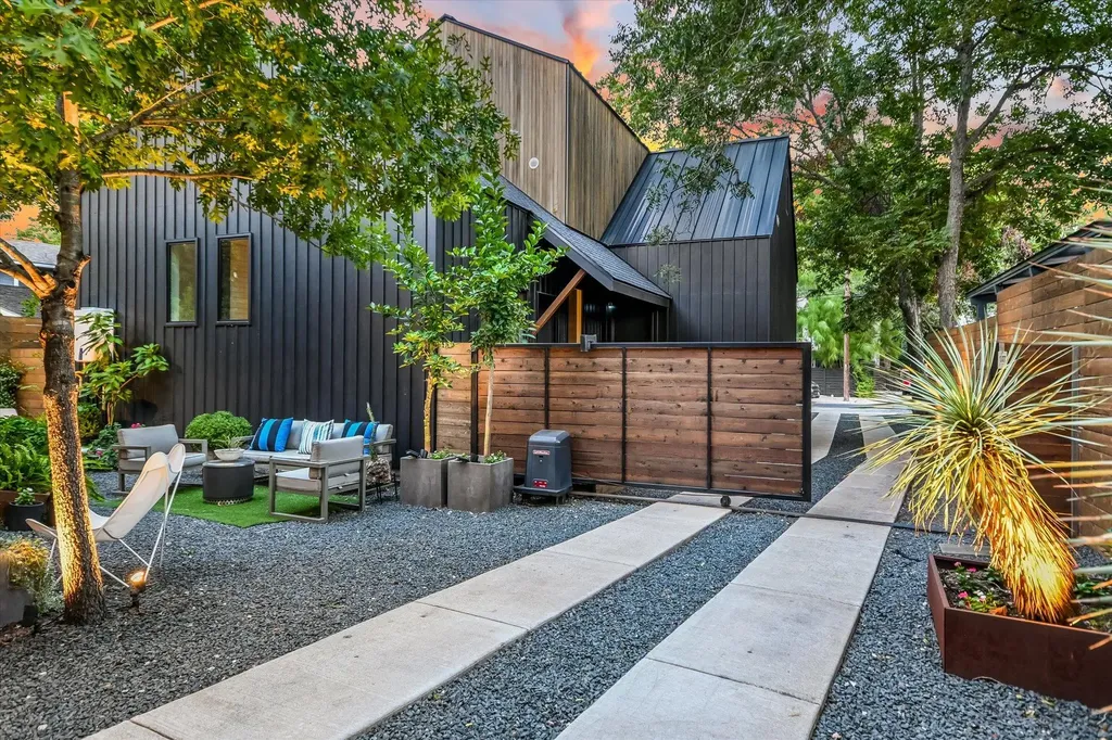 2212 S 2nd Street Austin TX 78704