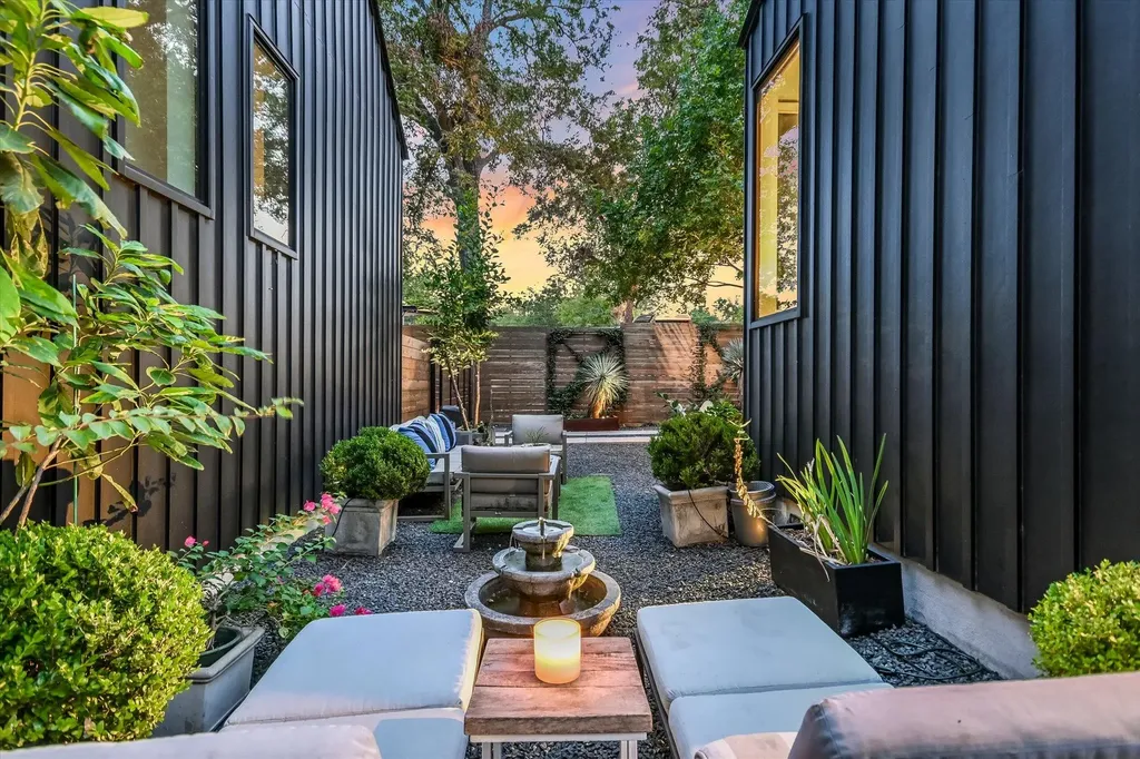 2212 S 2nd Street Austin TX 78704