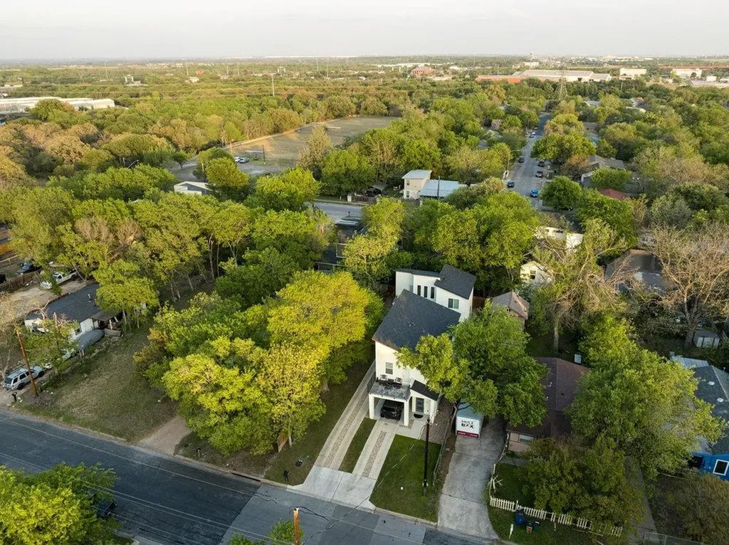 913 Valdez Street Austin TX 78741