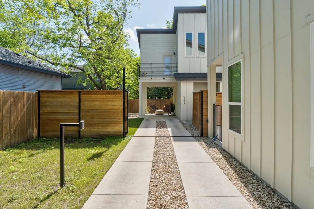913 Valdez Street Austin TX 78741