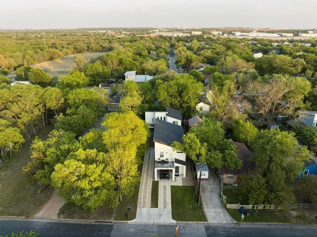 913 Valdez Street Austin TX 78741