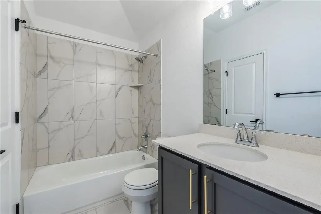 288 Smithsonian Lane Kyle TX 78640