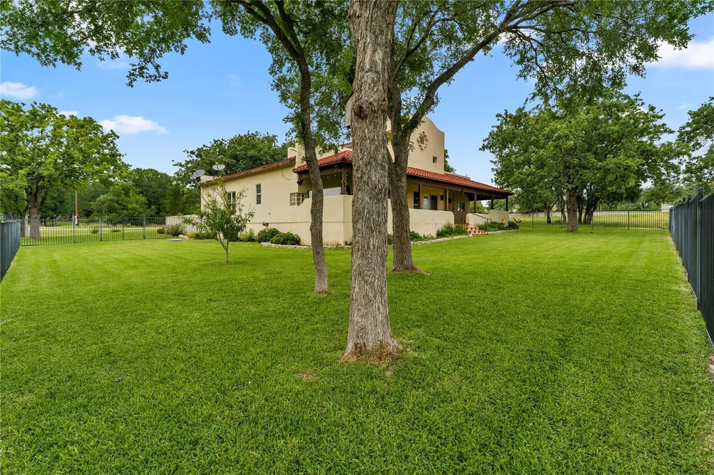 111 Woodlawn Drive Kingsland TX 78639