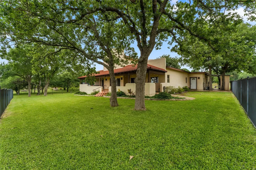 111 Woodlawn Drive Kingsland TX 78639