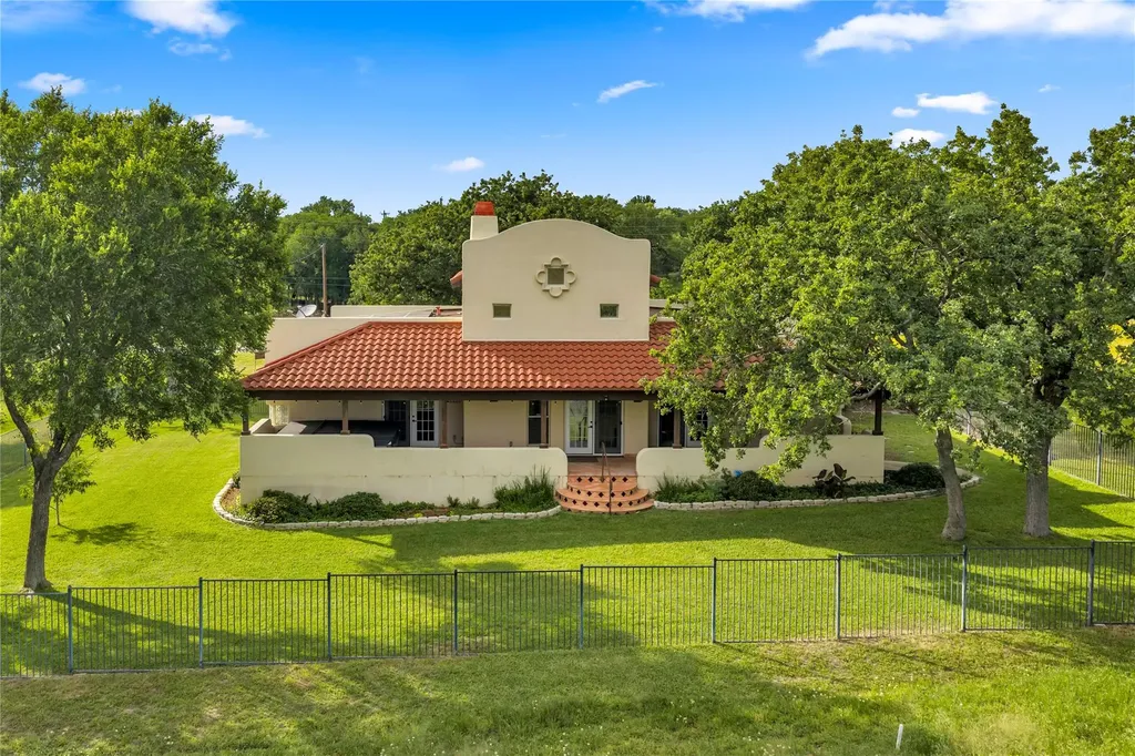 111 Woodlawn Drive Kingsland TX 78639