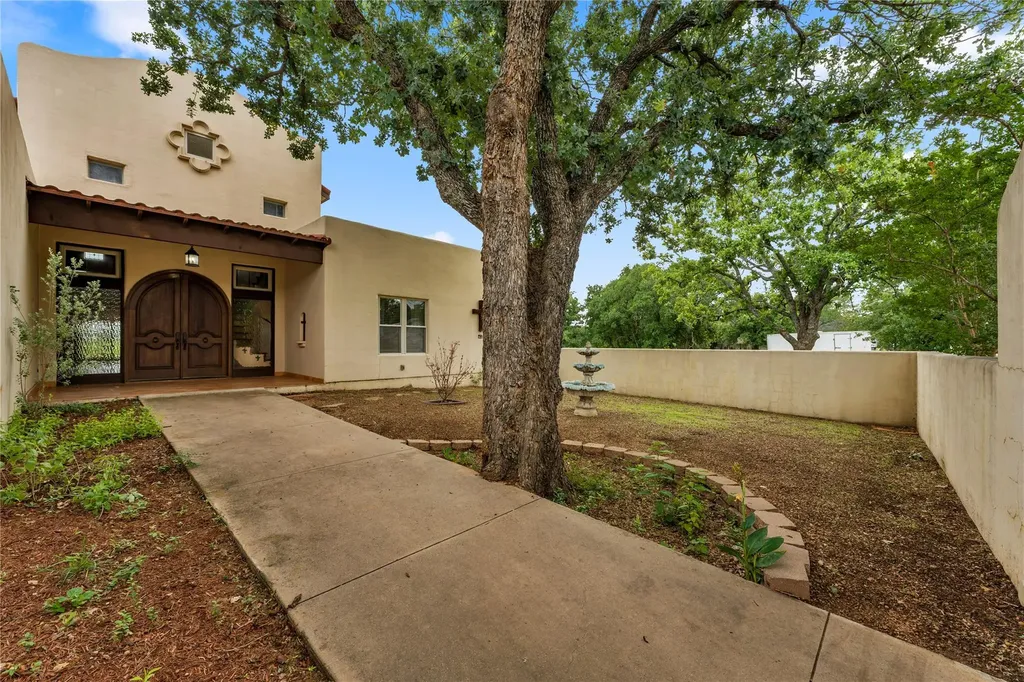 111 Woodlawn Drive Kingsland TX 78639