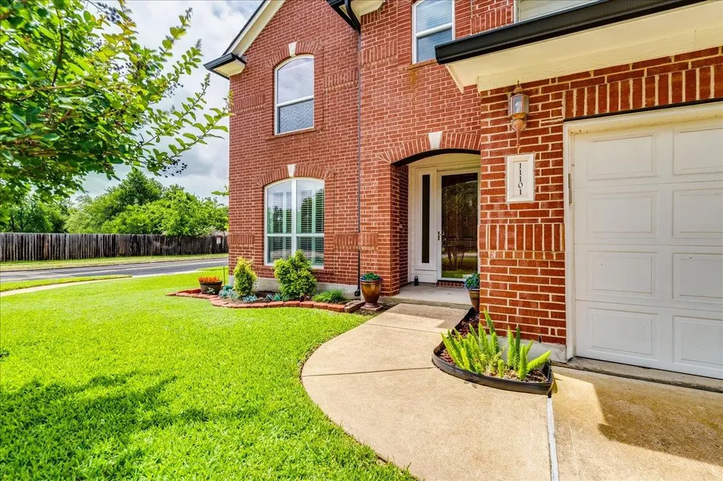 11101 Sandstone Trail Austin TX 78750