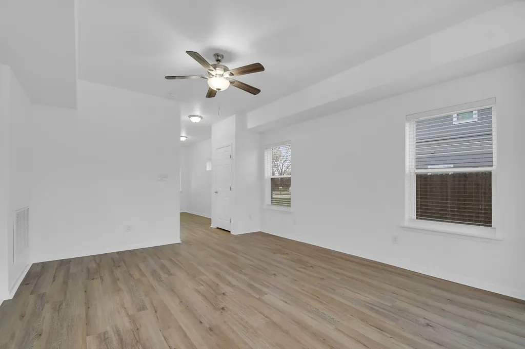 1008 E Fannin Street Luling TX 78648
