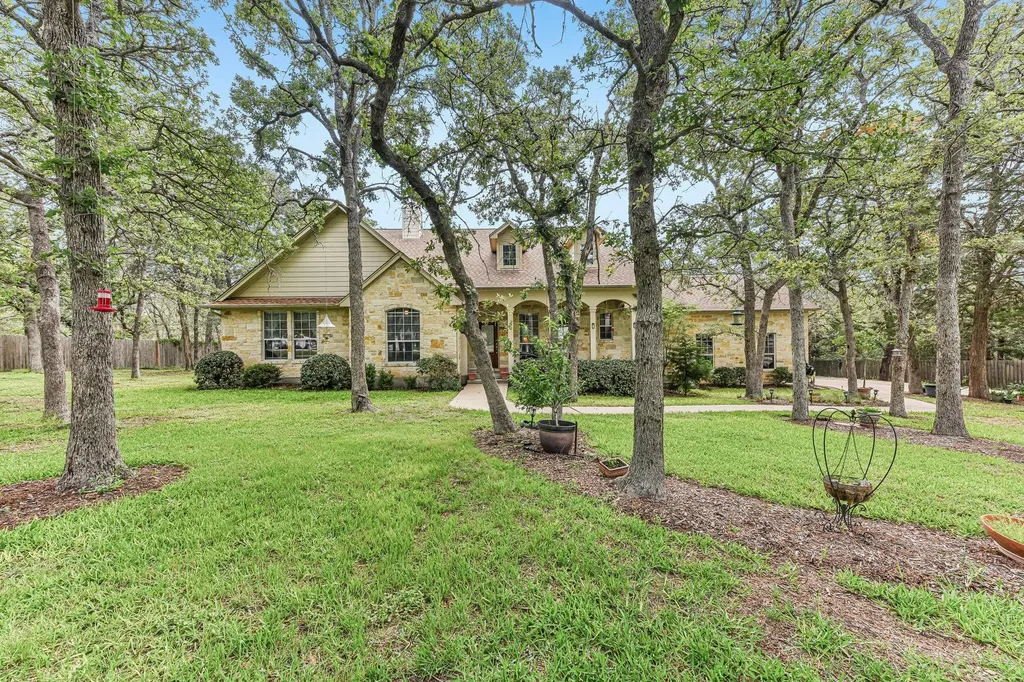 109 Elm Wood Drive Elgin TX 78621