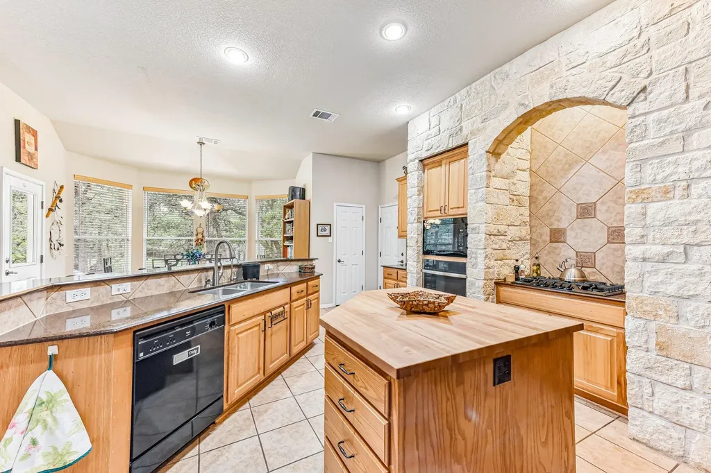 109 Elm Wood Drive Elgin TX 78621