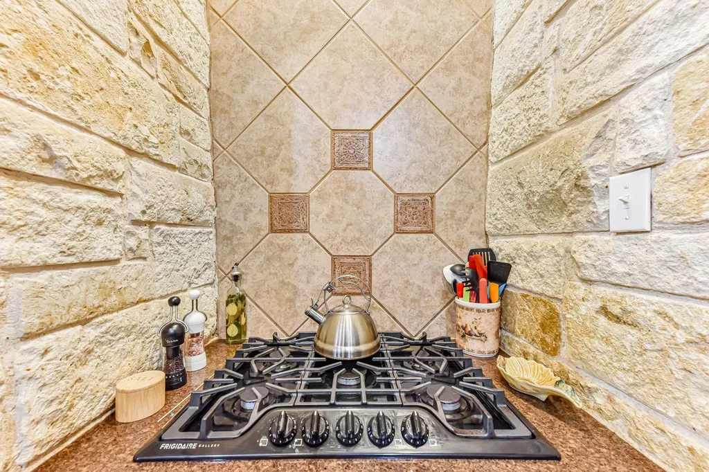 109 Elm Wood Drive Elgin TX 78621
