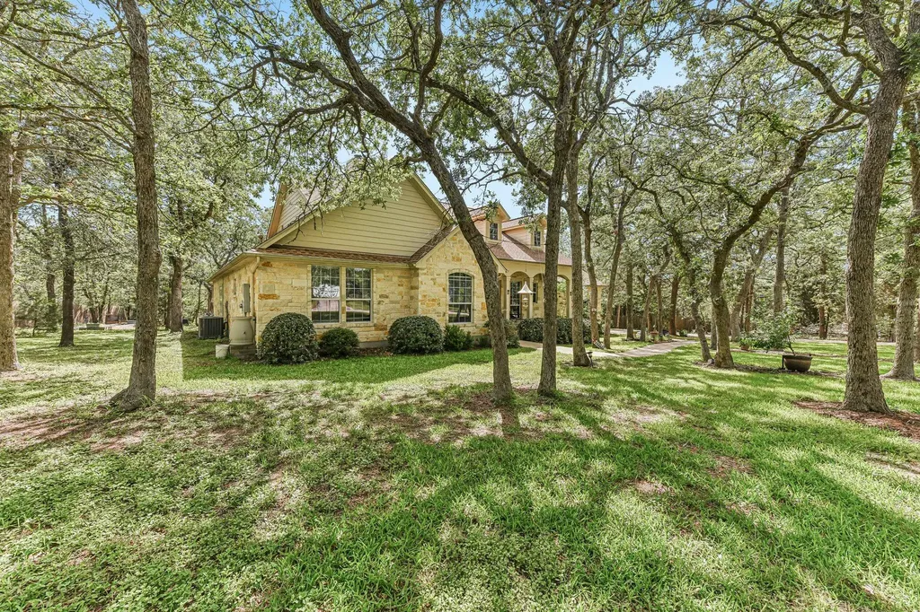 109 Elm Wood Drive Elgin TX 78621
