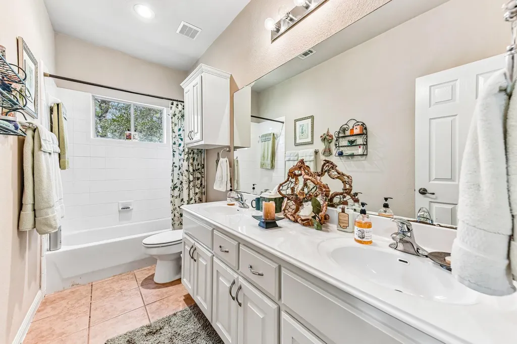 109 Elm Wood Drive Elgin TX 78621