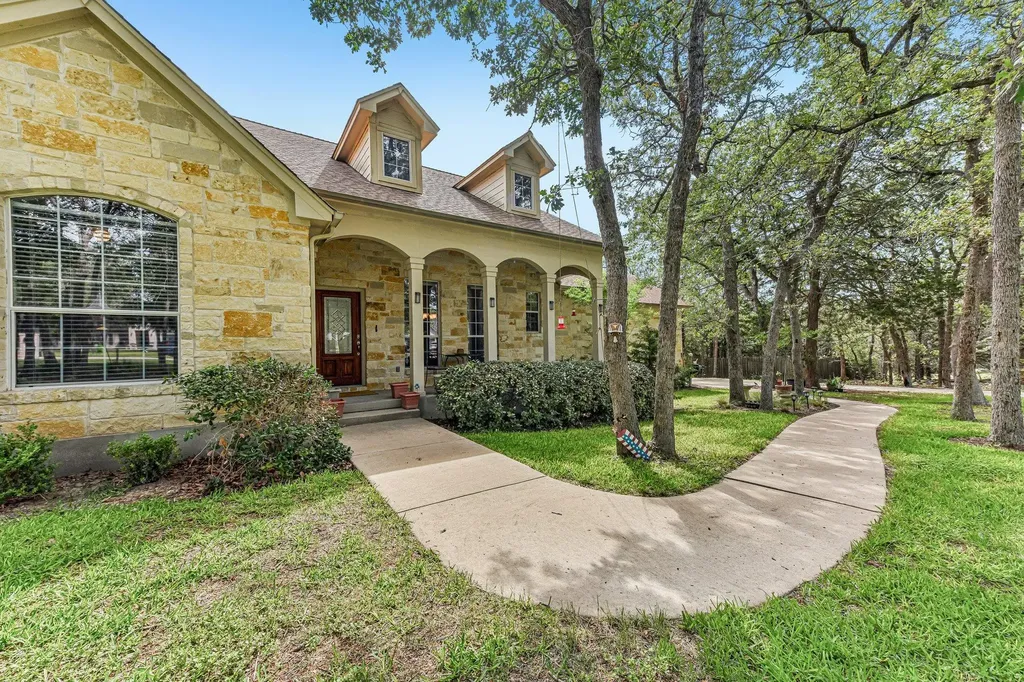 109 Elm Wood Drive Elgin TX 78621