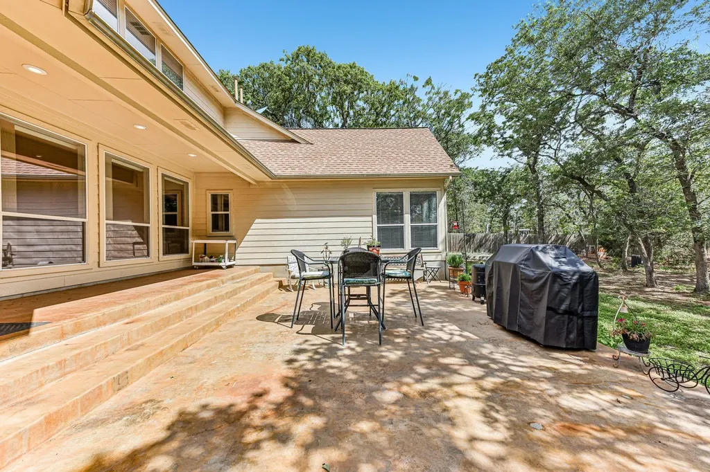 109 Elm Wood Drive Elgin TX 78621