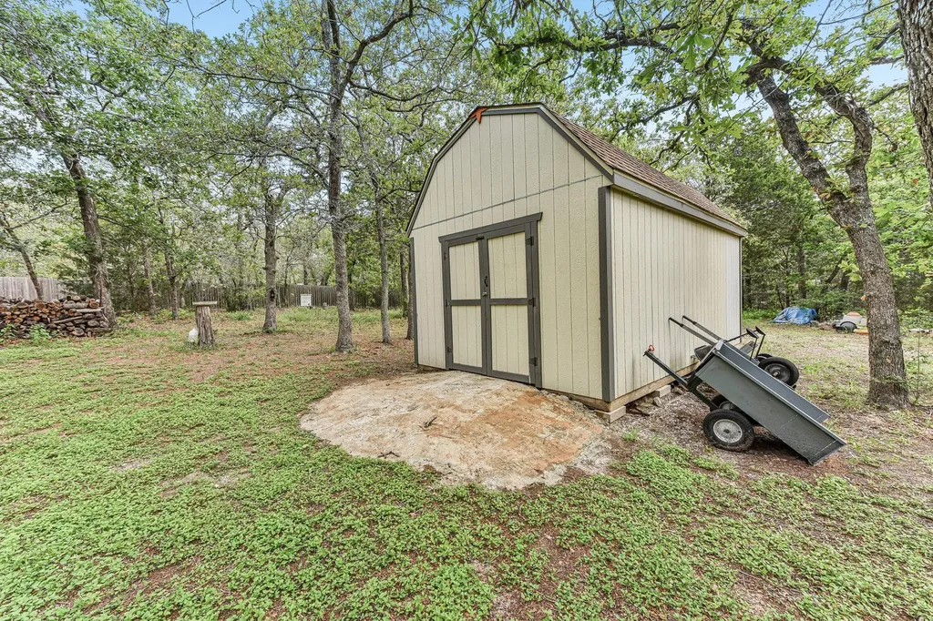 109 Elm Wood Drive Elgin TX 78621