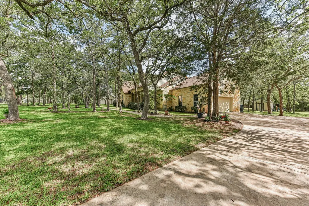 109 Elm Wood Drive Elgin TX 78621