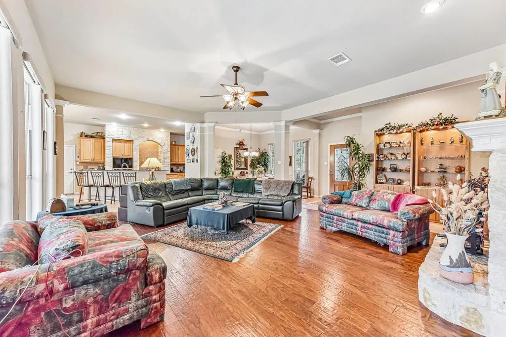 109 Elm Wood Drive Elgin TX 78621