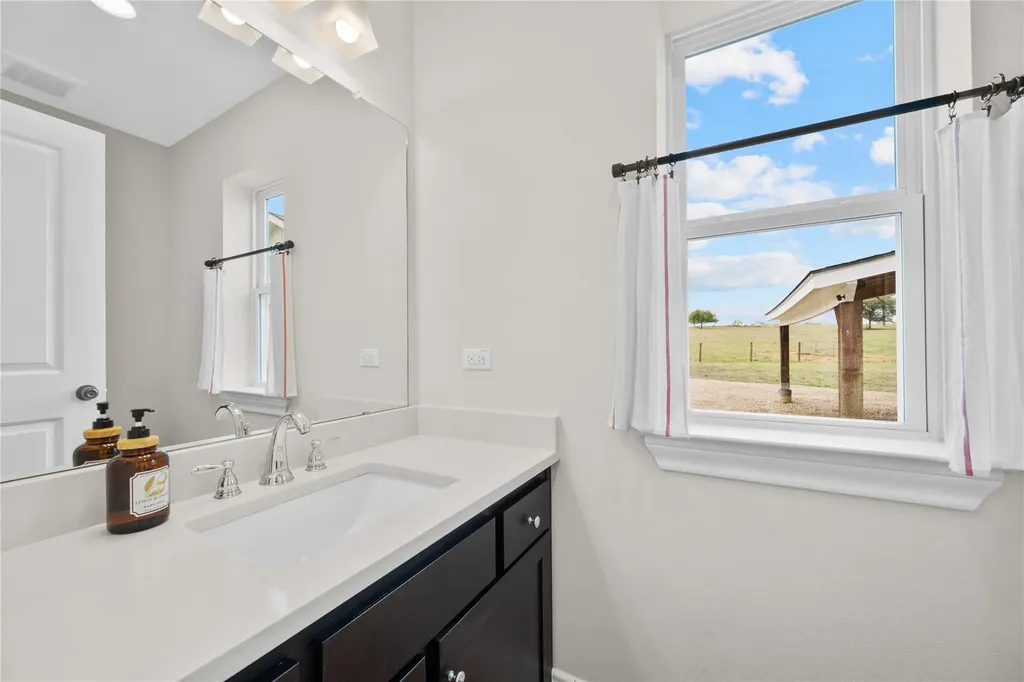 1854 County Road 464 Elgin TX 78621