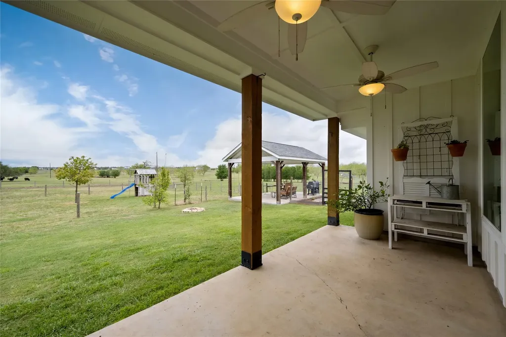 1854 County Road 464 Elgin TX 78621