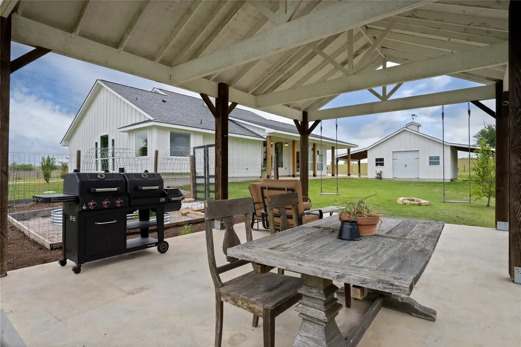 1854 County Road 464 Elgin TX 78621