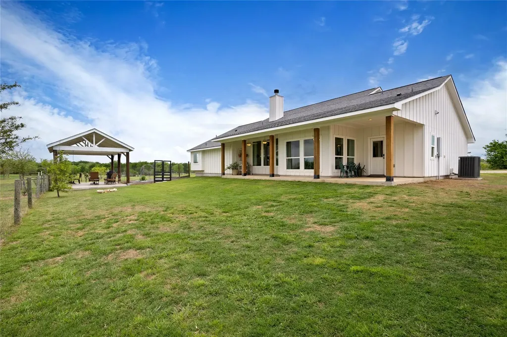 1854 County Road 464 Elgin TX 78621