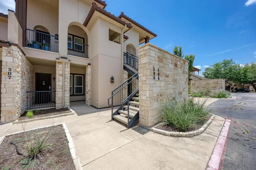 2601 N Quinlan Park Road Austin TX 78732