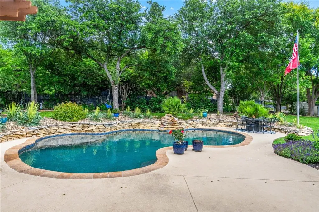 58 Cottondale Road The Hills TX 78738