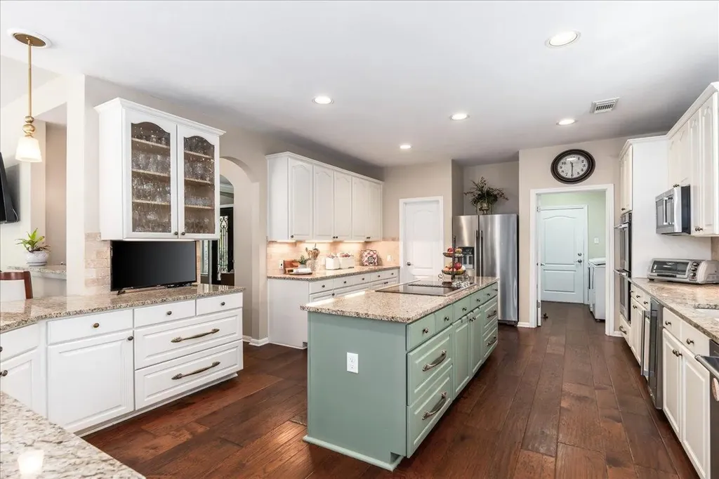 58 Cottondale Road The Hills TX 78738
