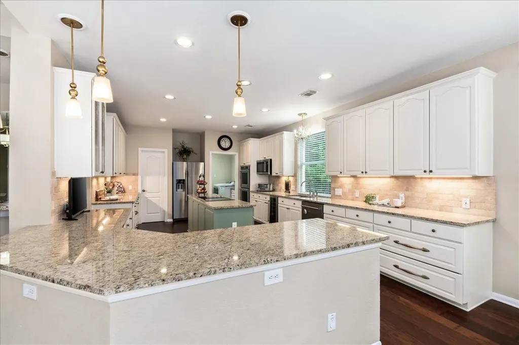 58 Cottondale Road The Hills TX 78738