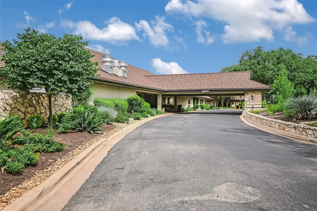 1941 Art Adams Way Spicewood TX 78669