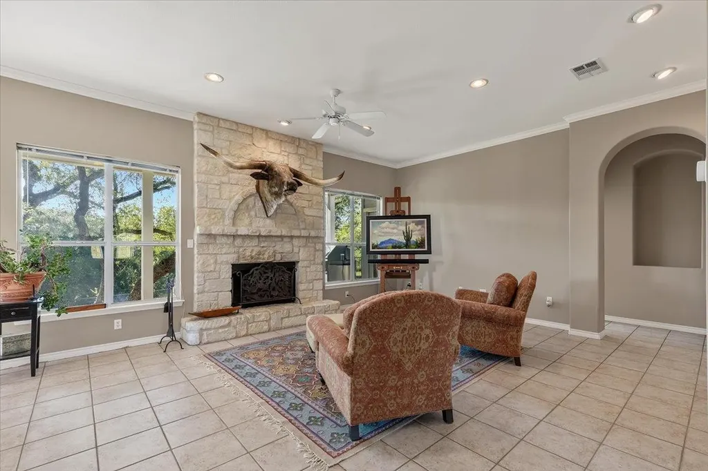 280 Hannah Drive Dripping Springs TX 78620