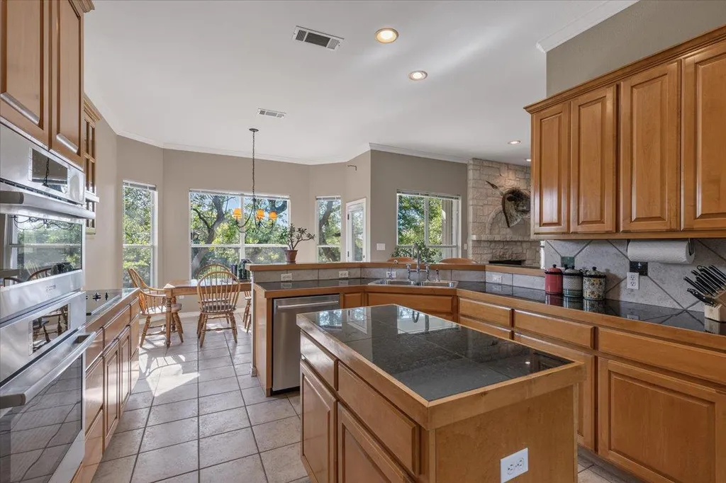 280 Hannah Drive Dripping Springs TX 78620