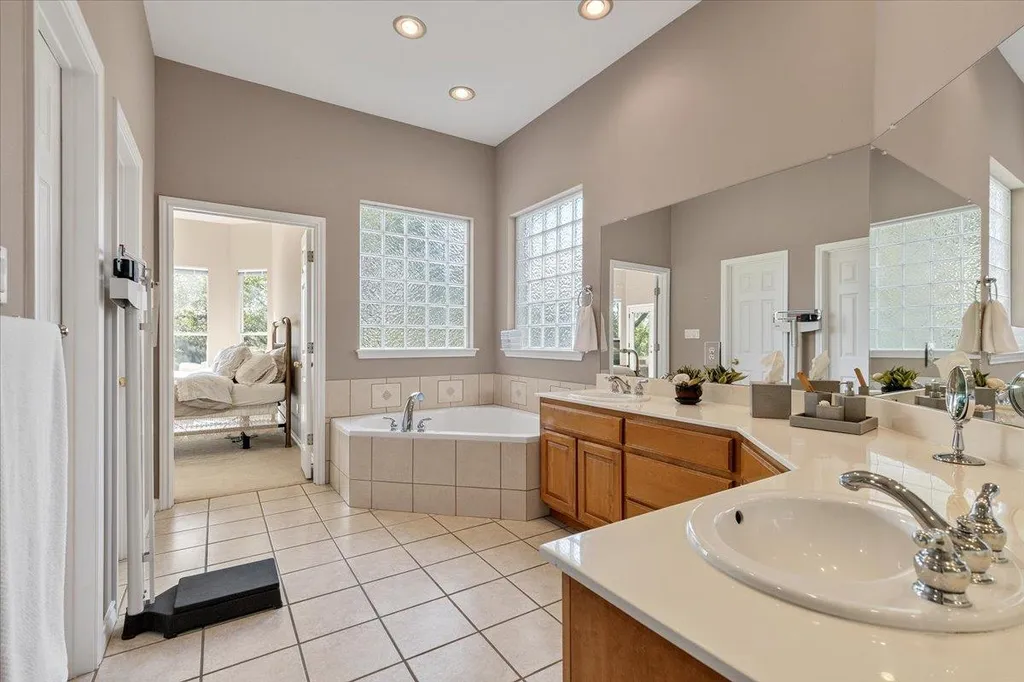 280 Hannah Drive Dripping Springs TX 78620