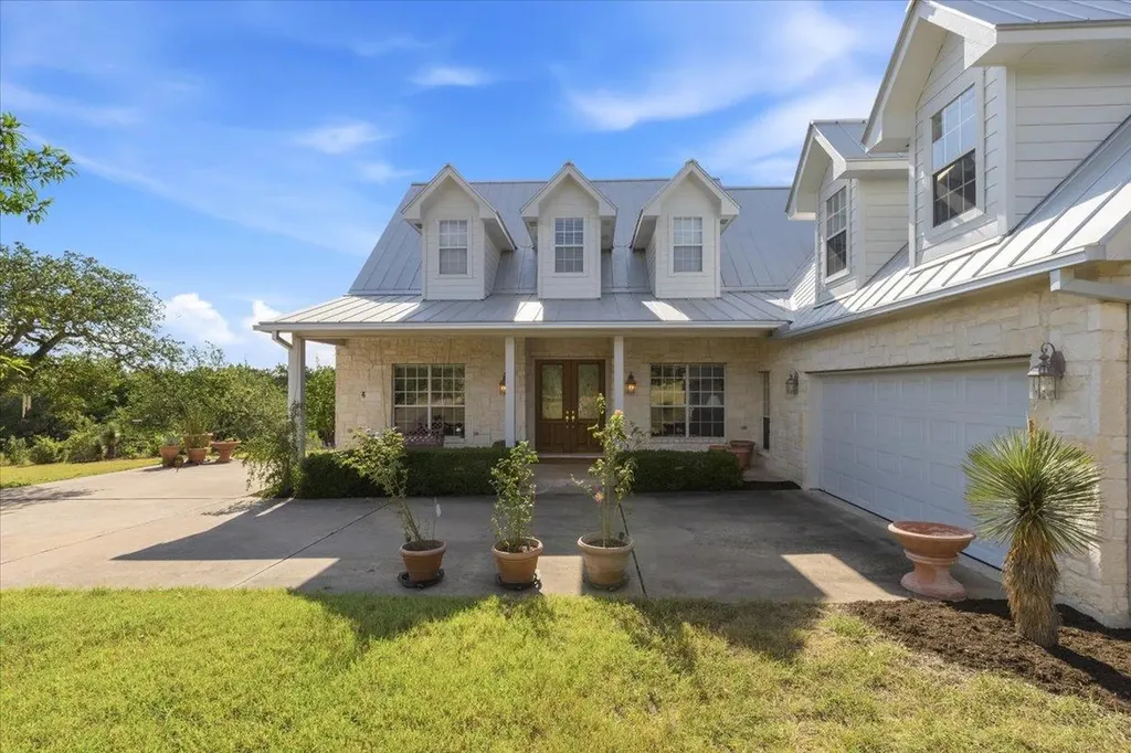 280 Hannah Drive Dripping Springs TX 78620