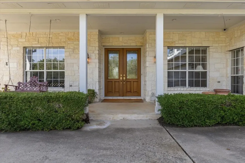 280 Hannah Drive Dripping Springs TX 78620