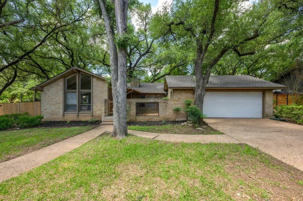2507 Comburg Castle Way Austin TX 78748