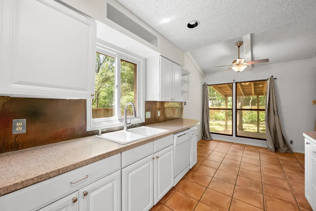 2507 Comburg Castle Way Austin TX 78748