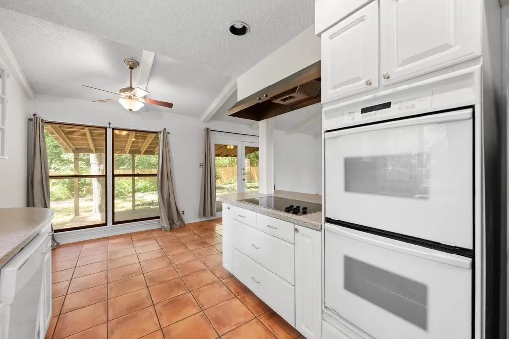 2507 Comburg Castle Way Austin TX 78748
